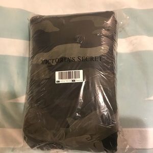 Victoria’s Secret PINK camo Army Sherpa Blanket